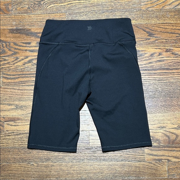 Women's 10 in inseam Black High-Waisted Bike Shorts - Picture 4 of 4